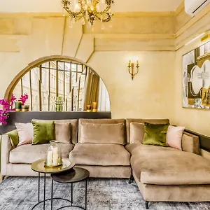 https://luxury-6-bedroom-5-bathroom-palace-apartment-ac-louvre.fr-paris.fr